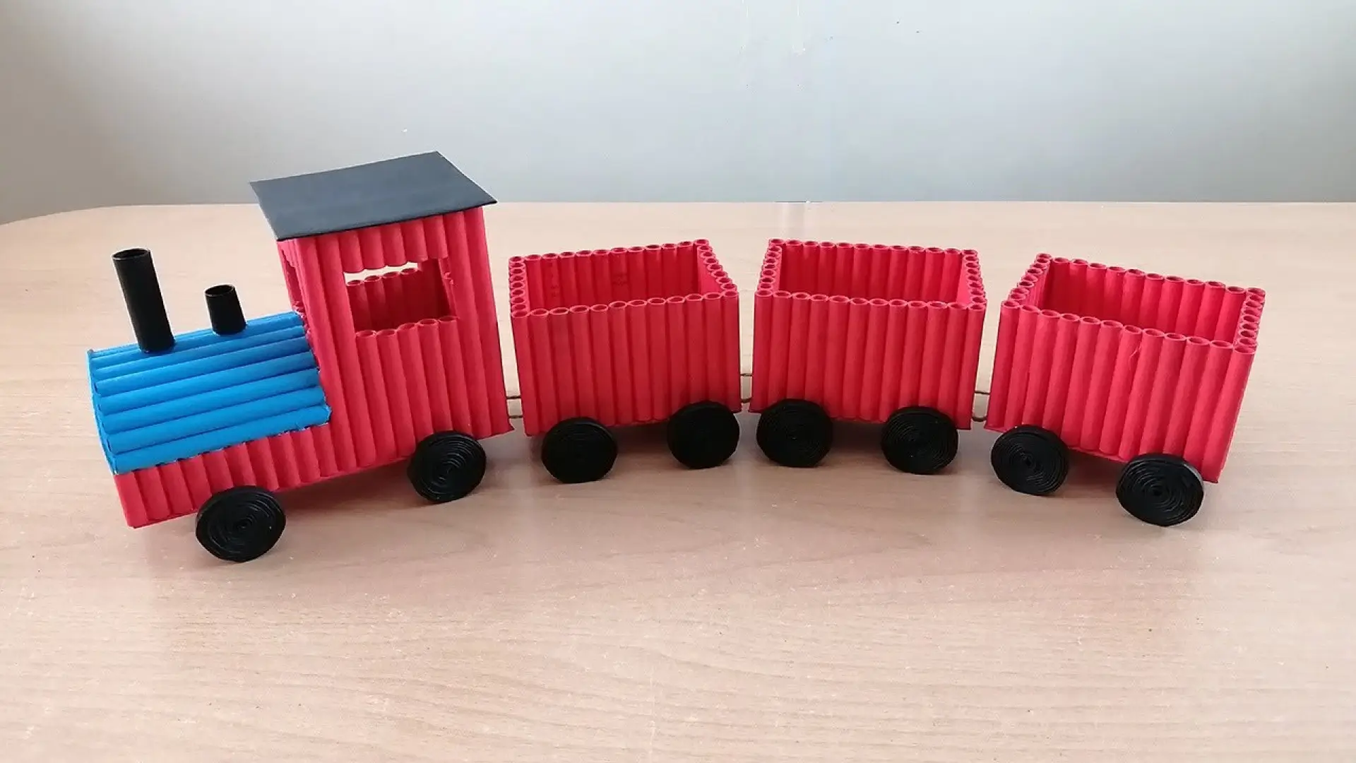 آموزش ساخت کاردستی قطار کودکانه با استفاده از وسایل دور ریختنی