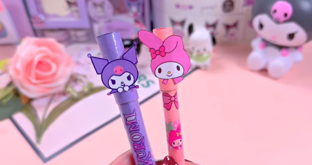 ایده خلاقانه برای ساخت کاردستی کرومی کیوت و جادویی به شکل قلم لمسی با استفاده از کاغذ رنگی و گوش پاک کن در خانه