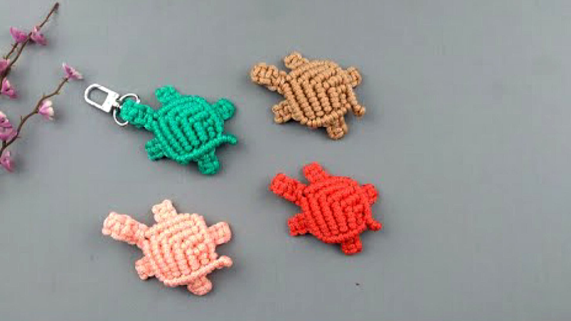 آموزش بافت جاکلیدی لاک پشت کوچولو و بامزه با نخ مکرومه بافی در خانه