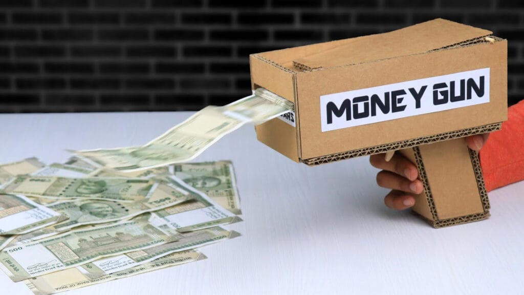 ایده خلاقانه برای ساخت کاردستی تفنگ پول پاش با مقوا