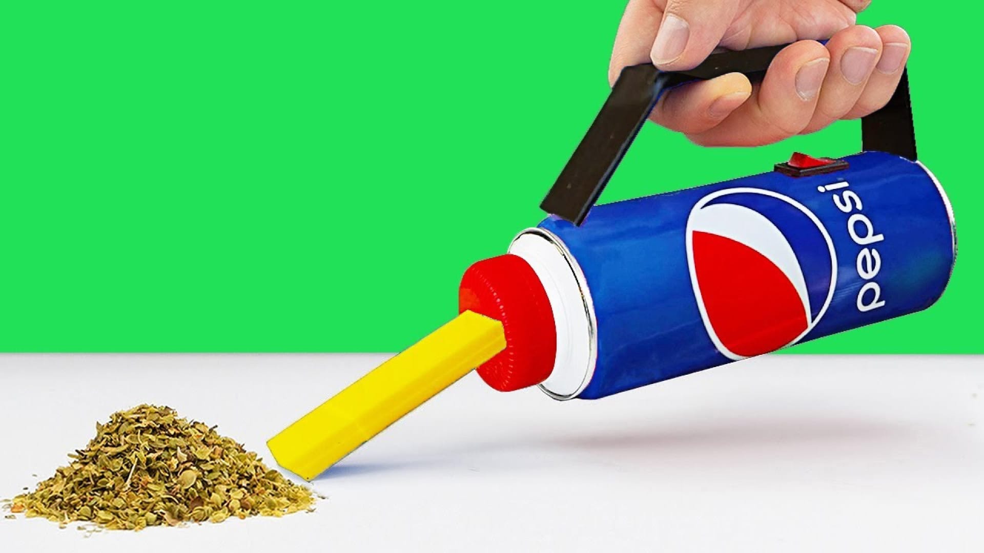 آموزش مرحله به مرحله ساخت جارو شارژی دستی با بازیافت قوطی نوشابه در خانه