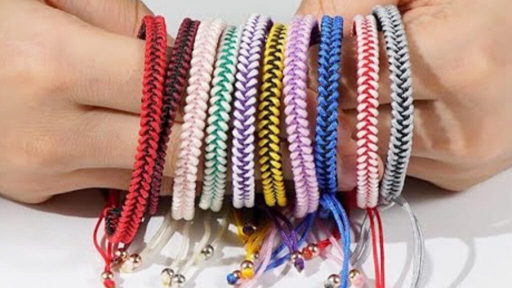 آموزش مکرومه بافی رایگان؛ بافت دستبند ساده و شیک با نخ مکرومه بافی در خانه