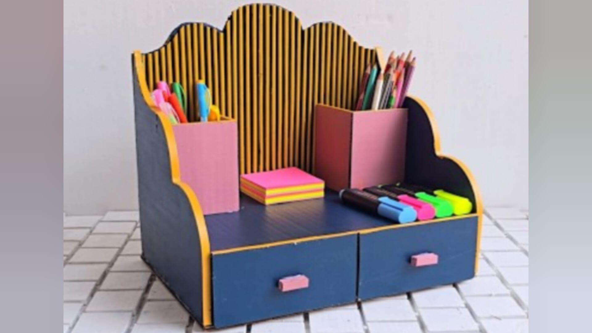 آموزش ساخت کاردستی جعبه جامدادی رومیزی با مقوا