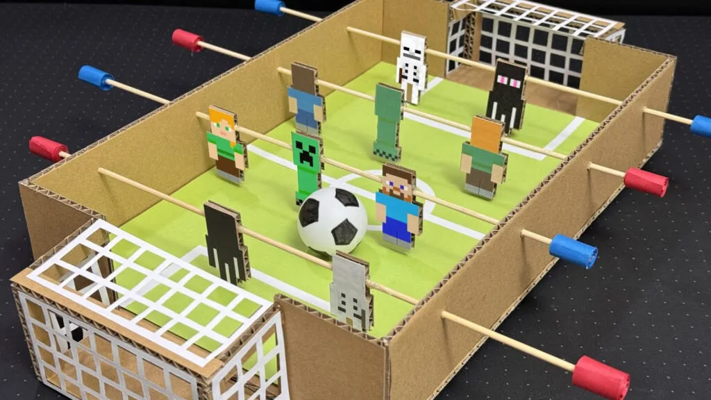 آموزش گام به گام ساخت کاردستی سرگرم کننده فوتبال دستی با مقوا در خانه