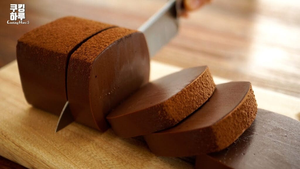 فیلم آشپزی و طرز تهیه کیک پودینگ شکلاتی ژلهای با کمترین مواد و بدون فر