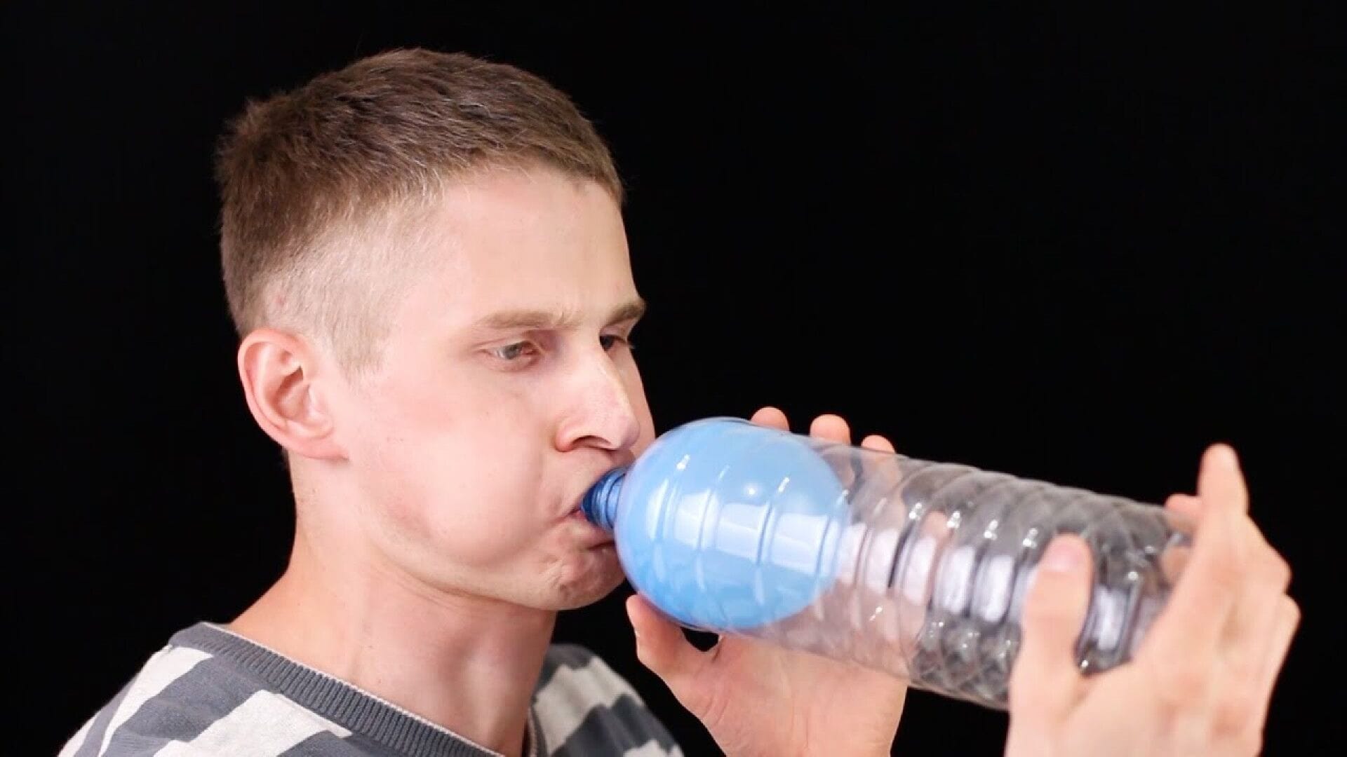 10 ترفند شگفت‌انگیز با بادکنک که حتماً باید امتحان کنید!