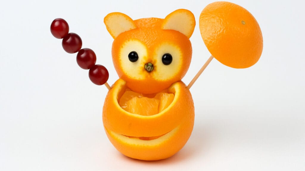 تزیین پرتقال به شکل حیوان بامزه و فانتزی به همراه انگور و چتر، مناسب پذیرایی کودکپسند و خاص