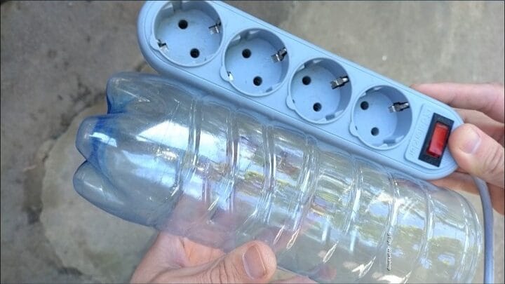 ضد آب سازی چند راهی پریز برق با بطری پلاستیکی