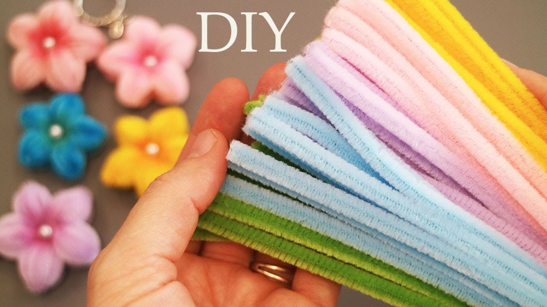 کاور آموزشی ساخت جاکلیدی با پیپ پاک کن رنگی و گلهای فانتزی دستساز