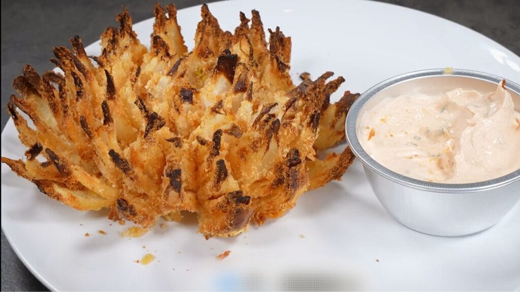 ویدیو آموزش طرز تهیه پیاز سوخاری به شکل گل