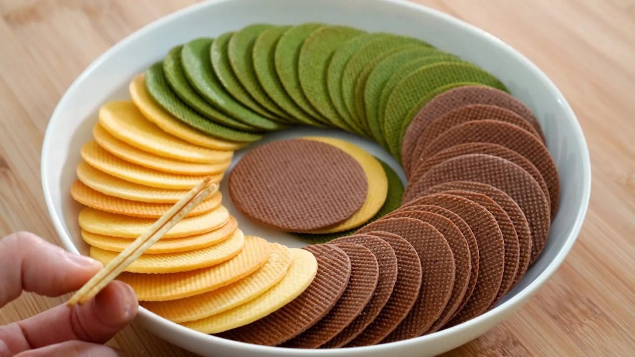 آموزش ویدیویی بیسکویت ترد و خوشمزه خانگی در سه طعم و رنگ جذاب، مناسب عصرانه و دورهمی