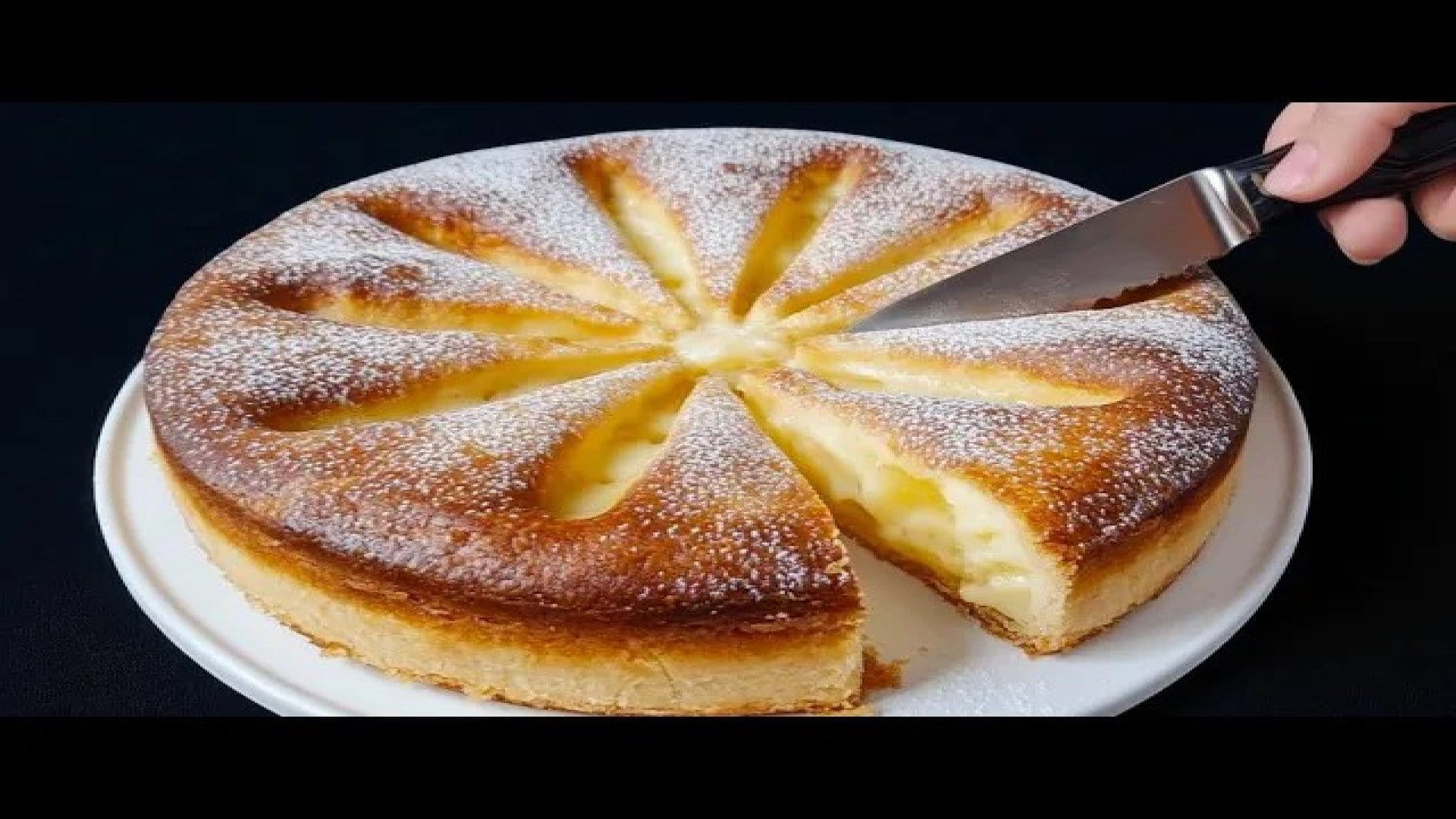 طرز تهیه کیک وانیلی به روش سوئیسی با بافت نرم و پودر قند تزیینی