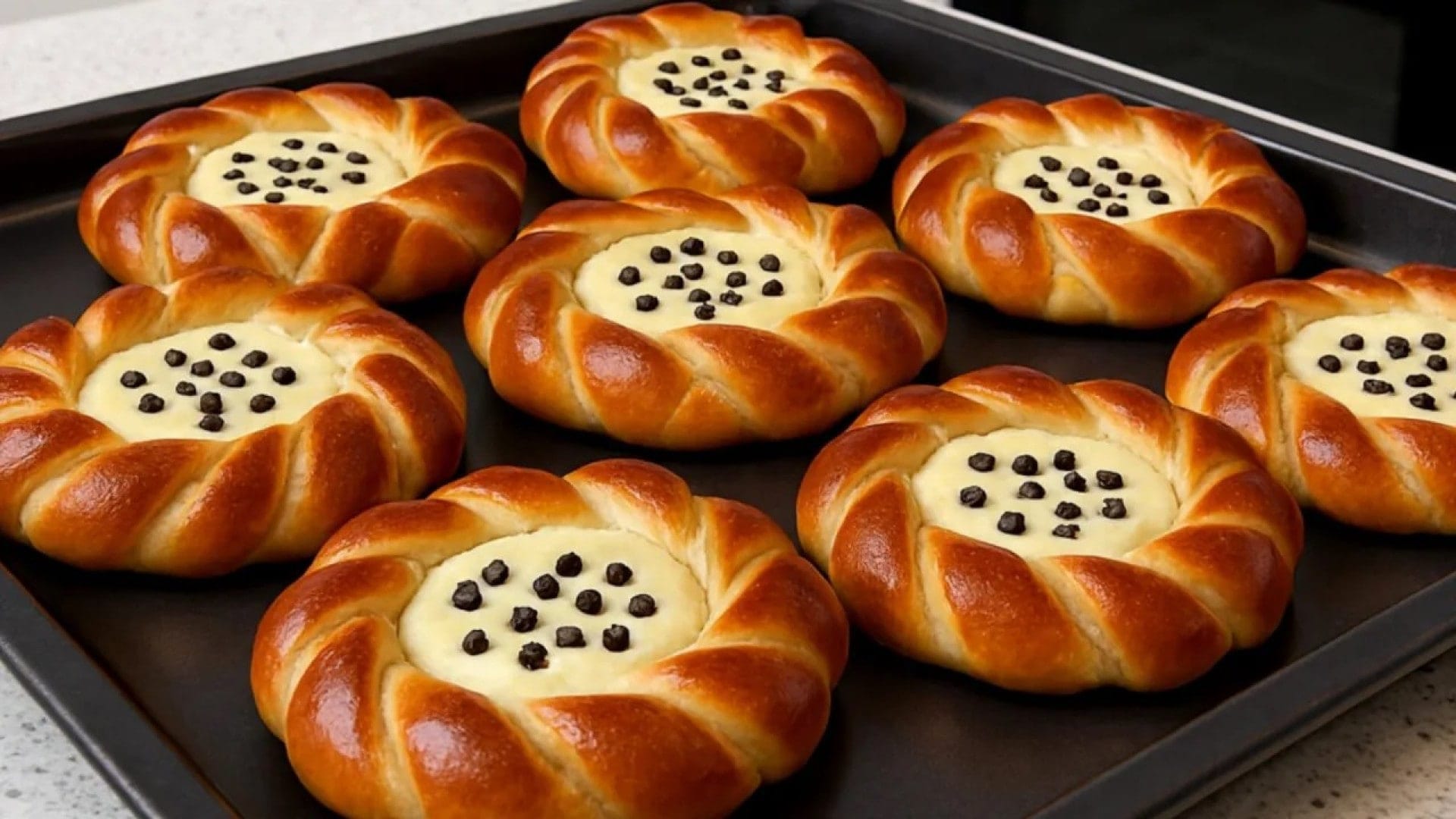 ویدیو آموزش پخت نان پنیری خوشمزه خانگی با رومال زعفرانی و پنیر خامهای