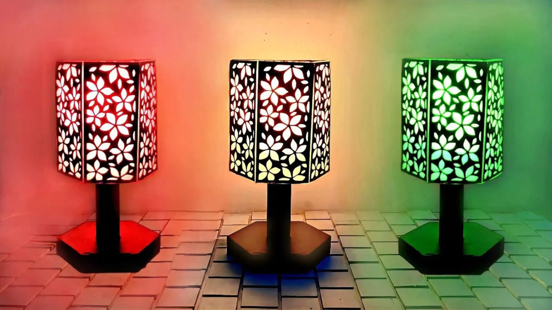 چراغ خواب رومیزی فانتزی ساخته شده با مقوا و نورپردازی رنگی