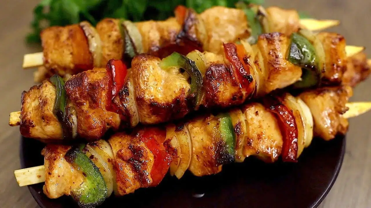 جوجه کباب تابهای آبدار با سینه مرغ و سبزیجات رنگی