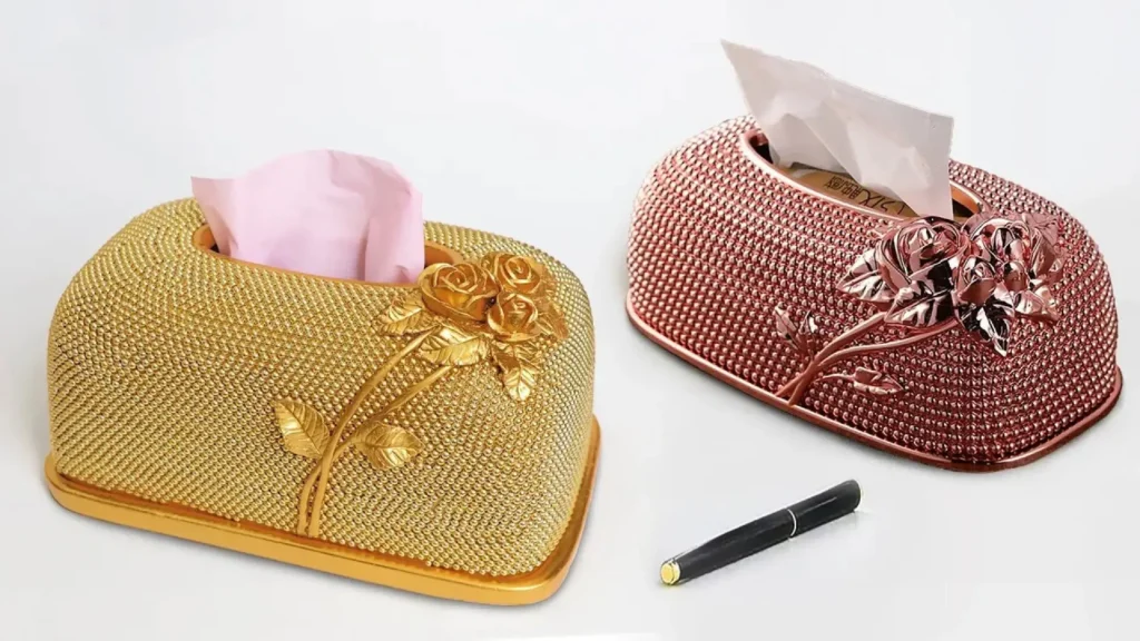 دو مدل جای دستمال کاغذی تزیینی طلایی و رزگلد ساخته شده با تکنیک گچ و پارچه و تزیین گل خمیری