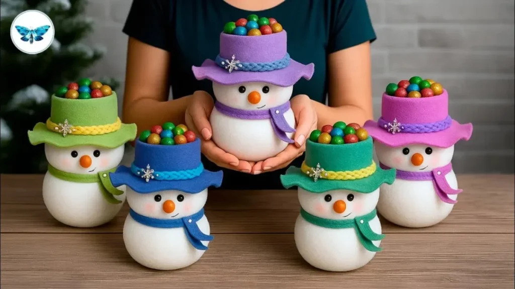 آموزش ساخت عروسک آدم برفی با جوراب، کاردستی زمستانی آدم برفی نمدی و جورابی، گیفت کریسمس دست ساز، آدم برفی کلاه دار با جوراب سفید، دکوری آدم برفی برای شب یلدا و کریسمس.