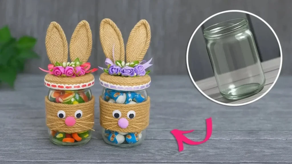 آموزش تزیین شیشه مربا به شکل خرگوش با نخ کنفی و گل‌های تزیینی