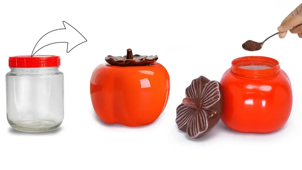 مراحل تبدیل شیشه مربای خالی به ظرف جا ادویه‌ای طرح خرمالو نارنجی با خمیر و رنگ.