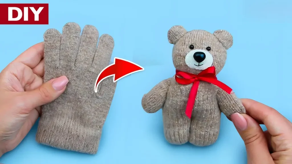 آموزش تصویری تبدیل دستکش بافتنی کرم رنگ به اسباب بازی و مراحل ساخت عروسک خرسی با دستکش برای کودکان.